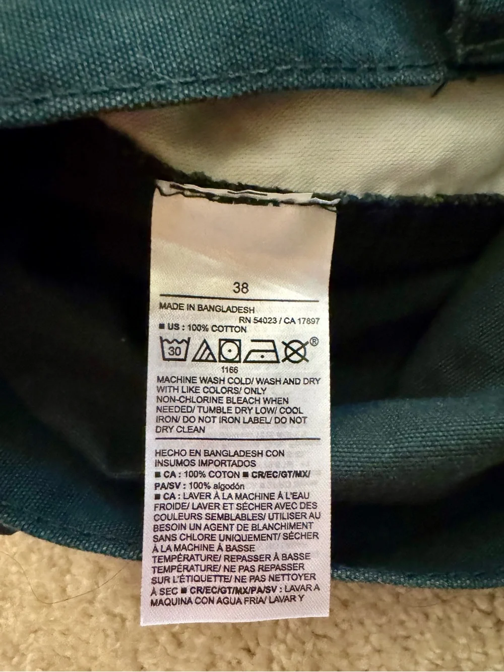 NWOT Dark Green Cargo Shorts. Size 38